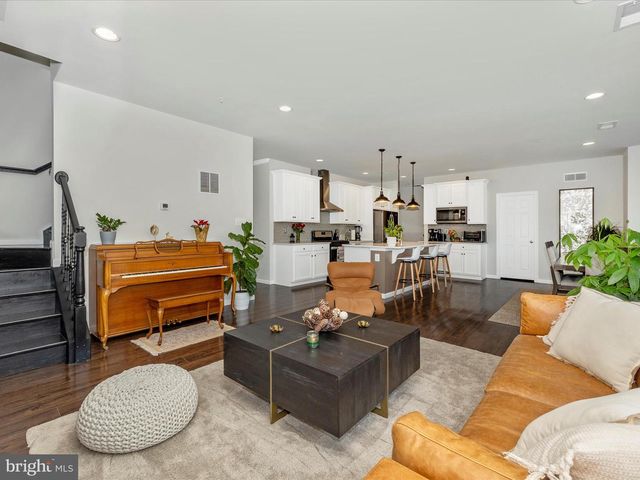 2813 HILLFIELD DR, Frederick, MD 21702