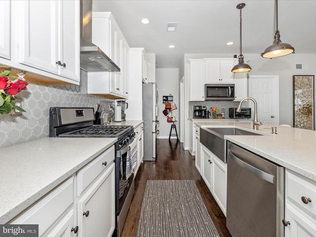 2813 HILLFIELD DR, Frederick, MD 21702