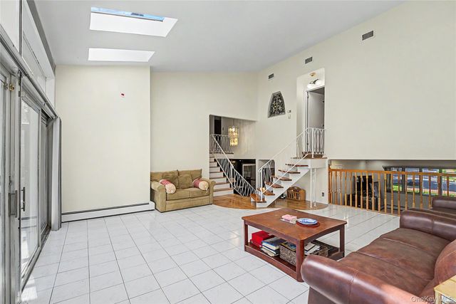 159 South Drive, New Hyde Park, NY 11040