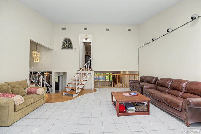 159 South Drive, New Hyde Park, NY 11040