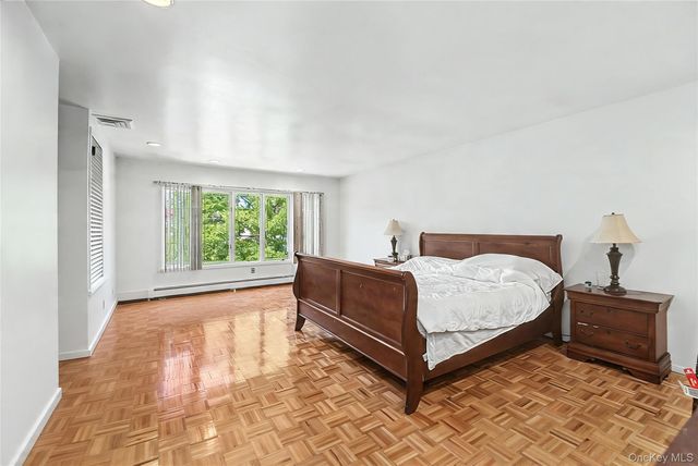 159 South Drive, New Hyde Park, NY 11040