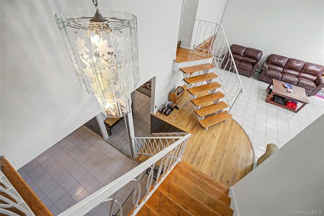 159 South Drive, New Hyde Park, NY 11040