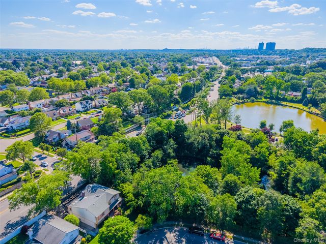 159 South Drive, New Hyde Park, NY 11040