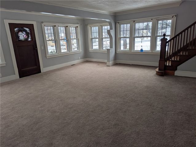 95 Fieldwood Drive, Rochester, NY 14609