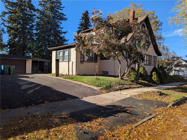 95 Fieldwood Drive, Rochester, NY 14609