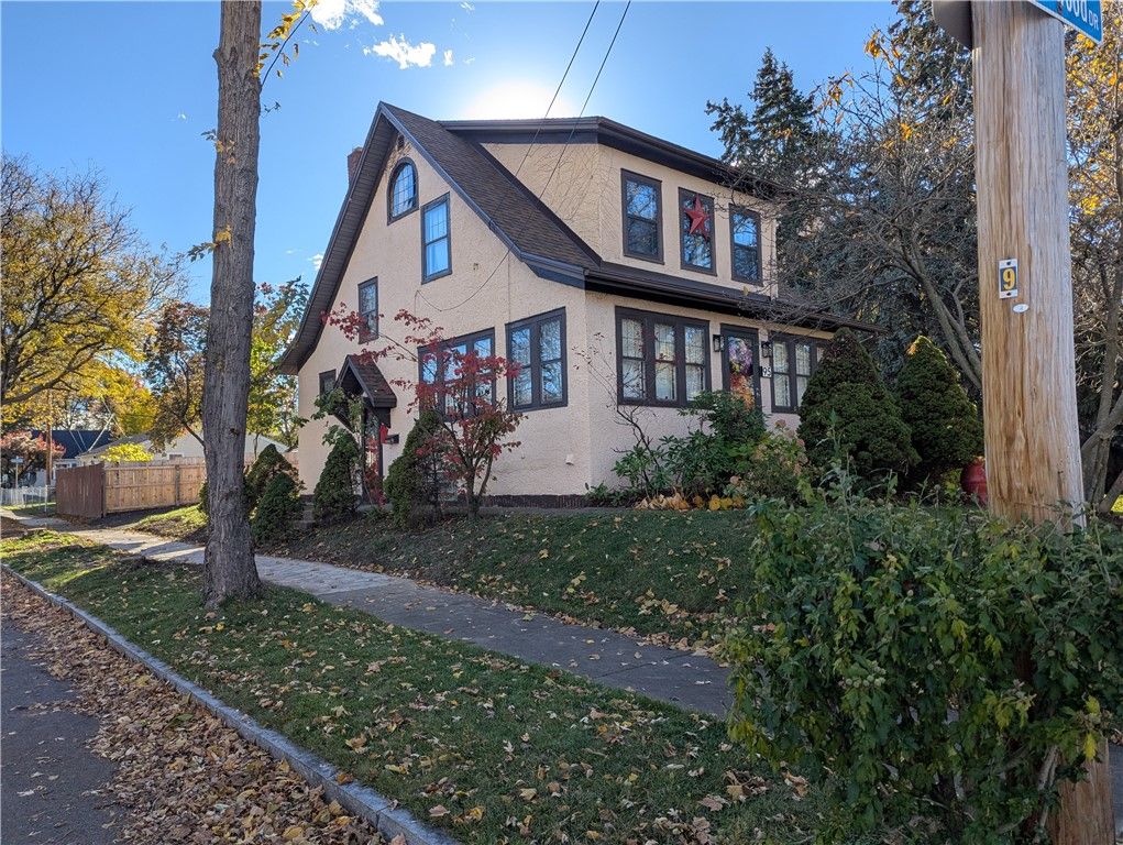 95 Fieldwood Drive, Rochester, NY 14609