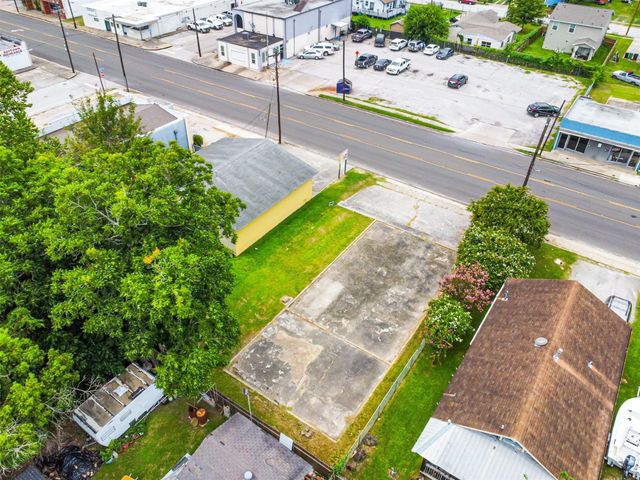 213 E Texas Avenue, Baytown, TX 77520