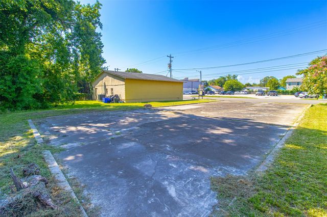 213 E Texas Avenue, Baytown, TX 77520