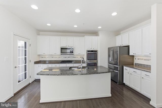 8274 WHITE STAR XING, Pasadena, MD 21122