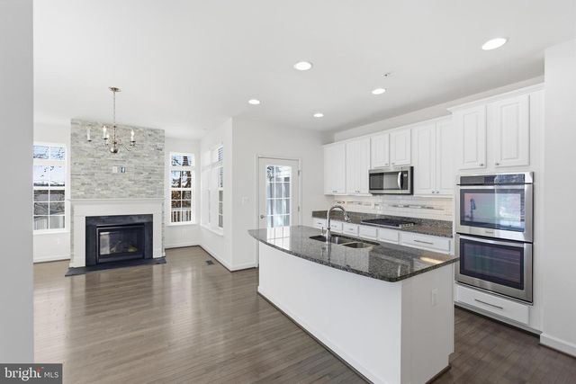 8274 WHITE STAR XING, Pasadena, MD 21122