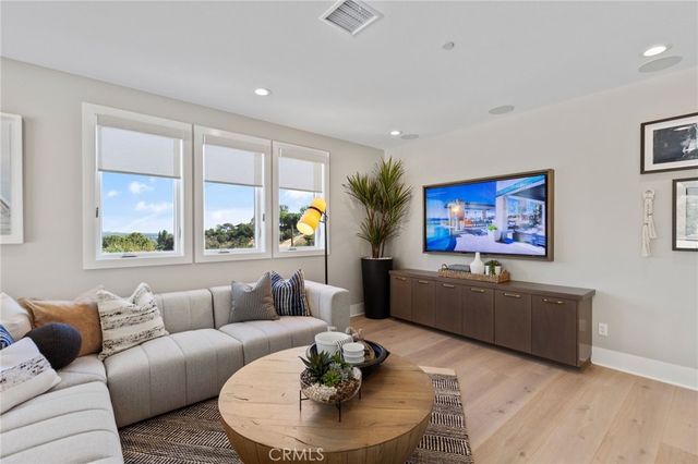 9522 N Andora Avenue, Chatsworth, CA 91311
