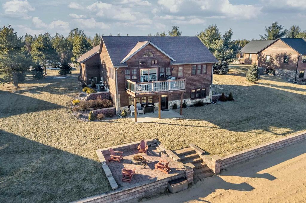 N7634 N Stone Gate Drive, New Lisbon, WI 53950
