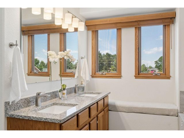2413 Willow Ln, Longmont, CO 80503
