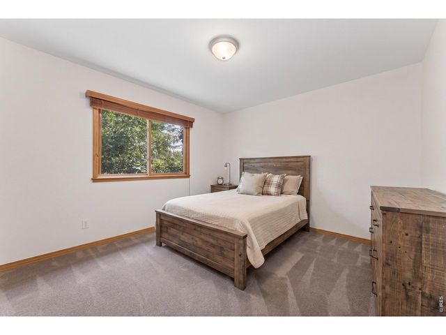 2413 Willow Ln, Longmont, CO 80503