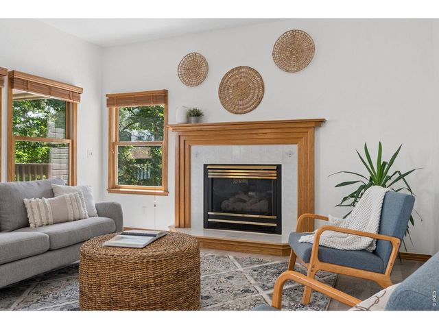 2413 Willow Ln, Longmont, CO 80503