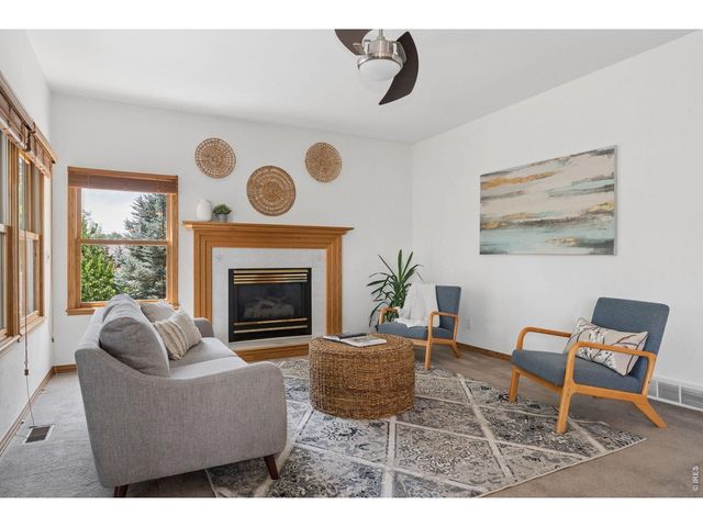 2413 Willow Ln, Longmont, CO 80503
