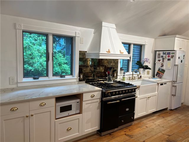 49 Sanford Avenue, North Kingstown, RI 02852