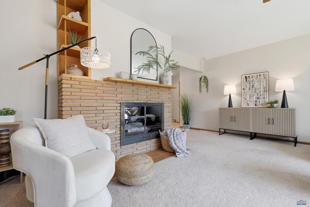 210 PINEDALE DR, Rapid City, SD 57702