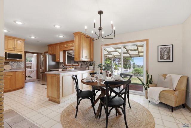 210 PINEDALE DR, Rapid City, SD 57702