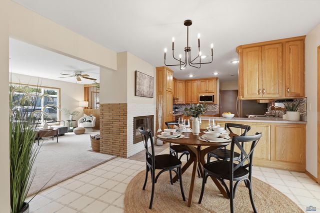 210 PINEDALE DR, Rapid City, SD 57702