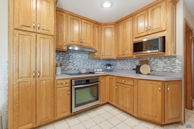 210 PINEDALE DR, Rapid City, SD 57702