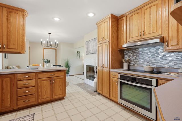 210 PINEDALE DR, Rapid City, SD 57702