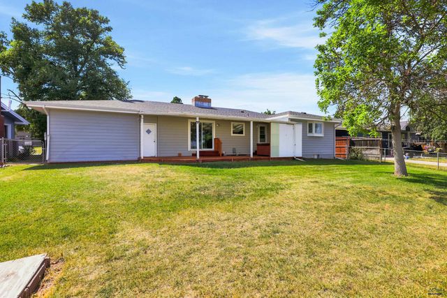 210 PINEDALE DR, Rapid City, SD 57702