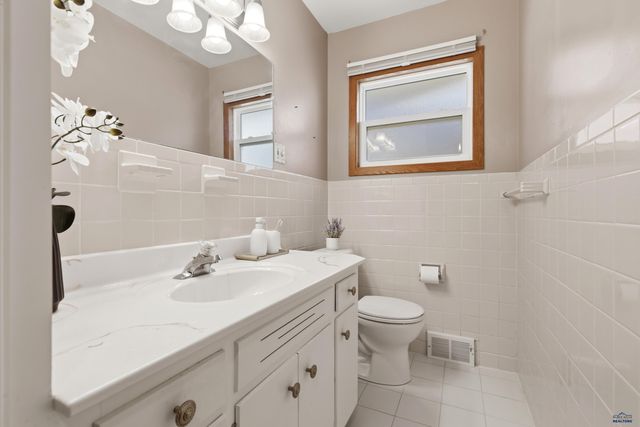 210 PINEDALE DR, Rapid City, SD 57702