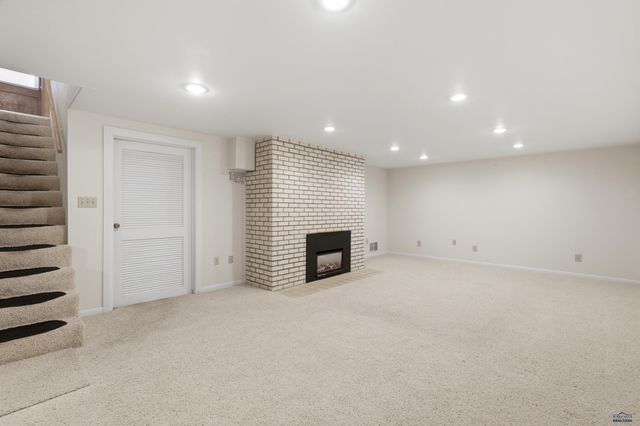 210 PINEDALE DR, Rapid City, SD 57702