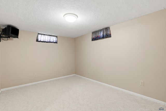 210 PINEDALE DR, Rapid City, SD 57702