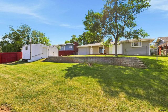 210 PINEDALE DR, Rapid City, SD 57702