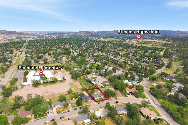 210 PINEDALE DR, Rapid City, SD 57702