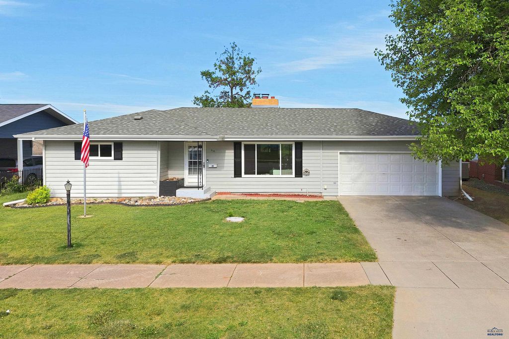 210 PINEDALE DR, Rapid City, SD 57702