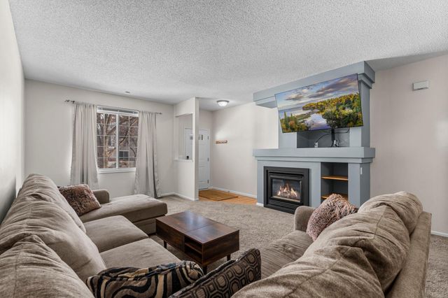 3001 Juniper Lane H, Woodbury, MN 55125