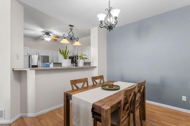 3001 Juniper Lane H, Woodbury, MN 55125