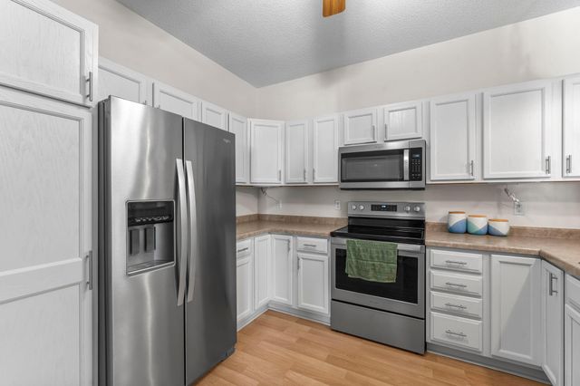 3001 Juniper Lane H, Woodbury, MN 55125