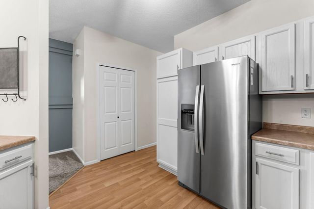 3001 Juniper Lane H, Woodbury, MN 55125