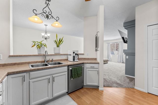 3001 Juniper Lane H, Woodbury, MN 55125