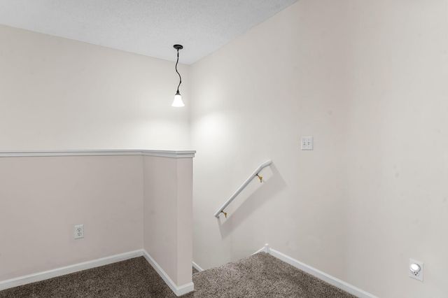 3001 Juniper Lane H, Woodbury, MN 55125