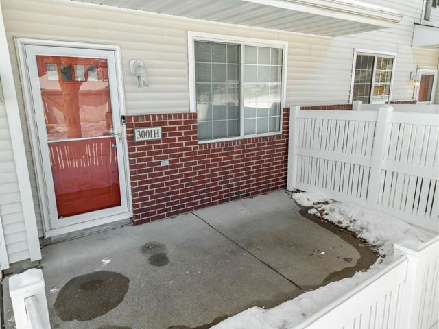 3001 Juniper Lane H, Woodbury, MN 55125