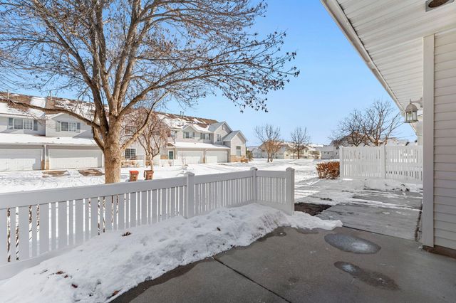 3001 Juniper Lane H, Woodbury, MN 55125