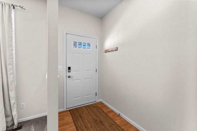 3001 Juniper Lane H, Woodbury, MN 55125