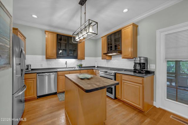 2373 Sunset Harbor Road SE, Bolivia, NC 28422