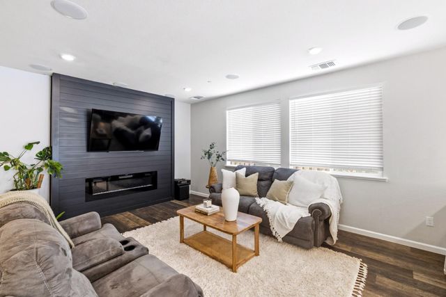 2951 Kern Way, Hollister, CA 95023