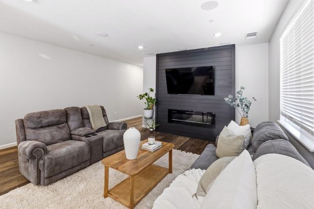 2951 Kern Way, Hollister, CA 95023
