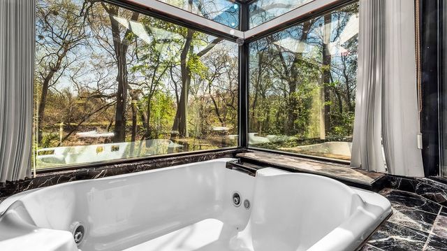 3724 Wooded Creek Drive, Farmers Branch, TX 75244