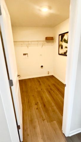 206 Neubauer Circle 1601, Lindenhurst, IL 60046