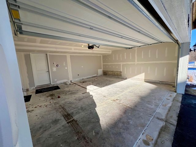 206 Neubauer Circle 1601, Lindenhurst, IL 60046