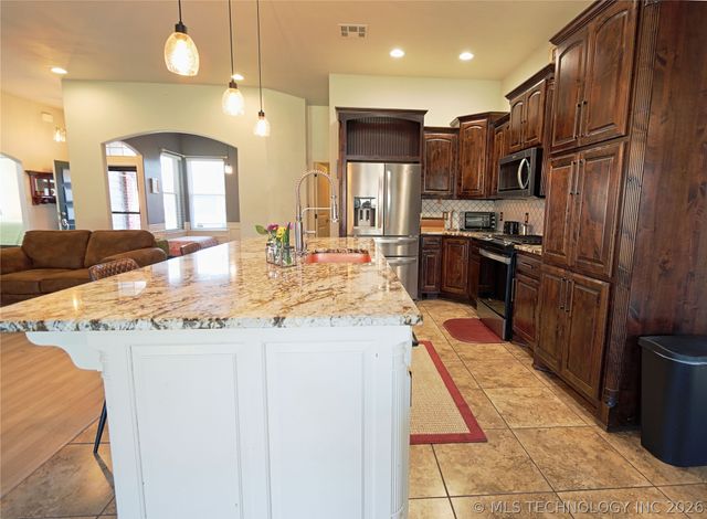 3302 S 208th East Avenue, Broken Arrow, OK 74014