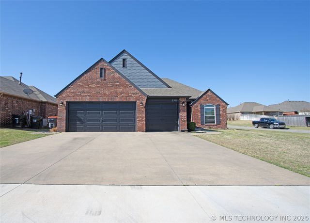 3302 S 208th East Avenue, Broken Arrow, OK 74014
